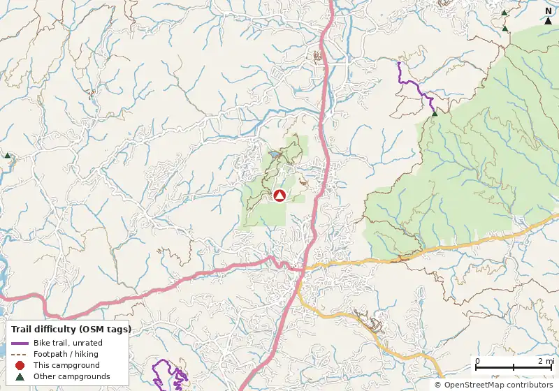 Map of roads, water and trails within about 5 miles of Black Rock Mountain State Park Campground, with bike trails colored by their OpenStreetMap difficulty tags