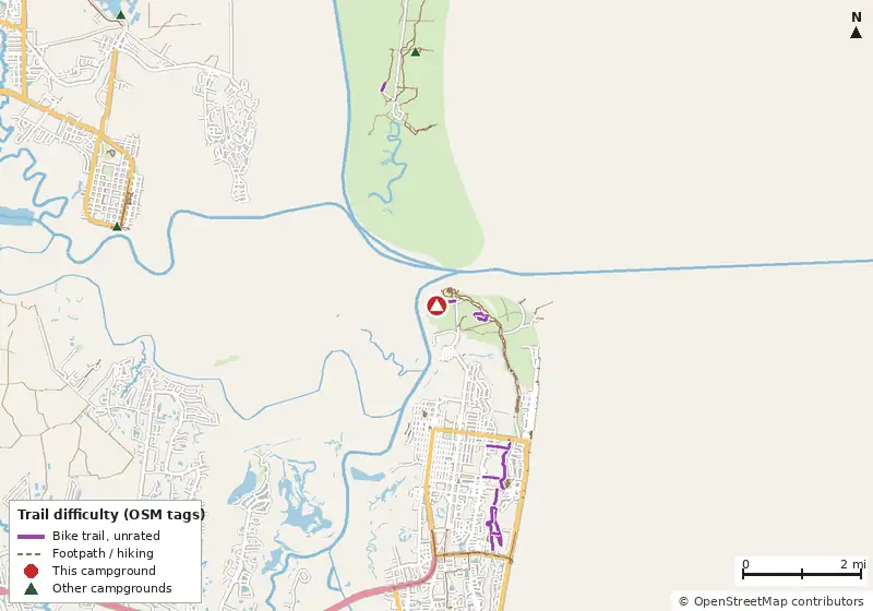 Map of roads, water and trails within about 5 miles of Fort Clinch State Park Campground, with bike trails colored by their OpenStreetMap difficulty tags
