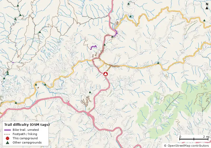 Map of roads, water and trails within about 5 miles of Great Smokey Mountain RV, with bike trails colored by their OpenStreetMap difficulty tags