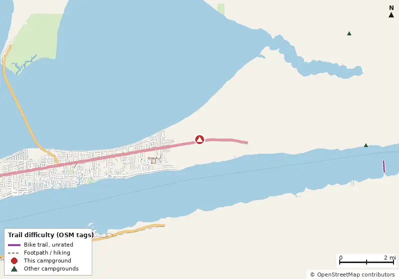 Map of roads, water and trails within about 5 miles of Gulf Breeze Rv Park, with bike trails colored by their OpenStreetMap difficulty tags