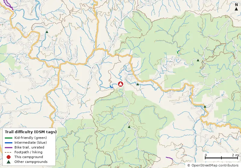 Map of roads, water and trails within about 5 miles of Hawk Mountain (Base) Campsite, with bike trails colored by their OpenStreetMap difficulty tags