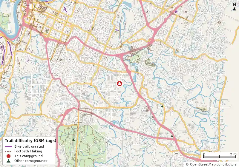 Map of roads, water and trails within about 5 miles of Holiday Travel Park of Chattanooga, with bike trails colored by their OpenStreetMap difficulty tags