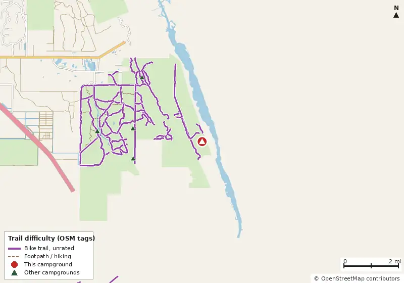 Map of roads, water and trails within about 5 miles of Jonathan Dickinson State Park Campground, with bike trails colored by their OpenStreetMap difficulty tags