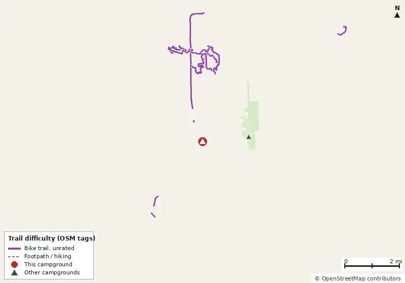 Map of roads, water and trails within about 5 miles of Lake Mills Park Camping, with bike trails colored by their OpenStreetMap difficulty tags
