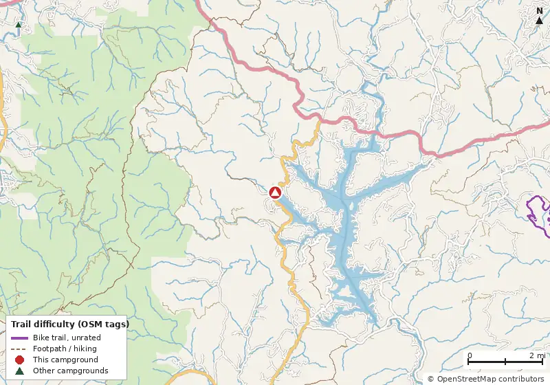 Map of roads, water and trails within about 5 miles of Moccasin Creek State Park Campground, with bike trails colored by their OpenStreetMap difficulty tags