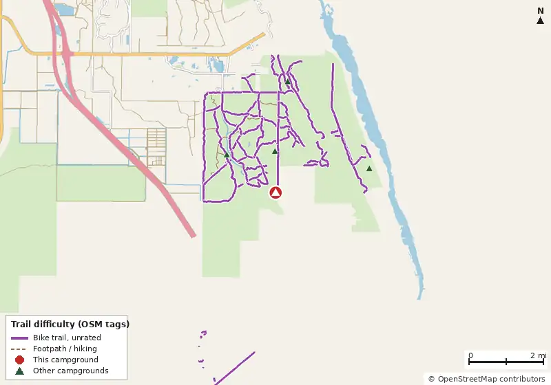 Map of roads, water and trails within about 5 miles of River Camp, with bike trails colored by their OpenStreetMap difficulty tags