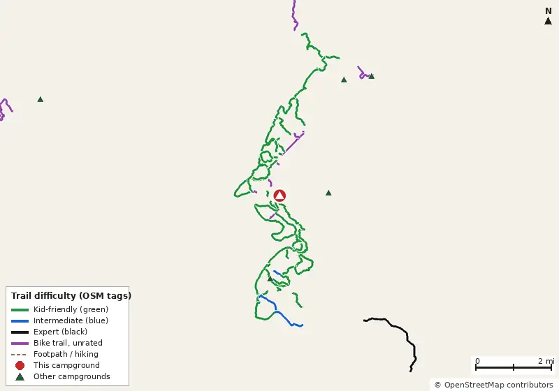 Map of roads, water and trails within about 5 miles of Saddlehorse Campground, with bike trails colored by their OpenStreetMap difficulty tags