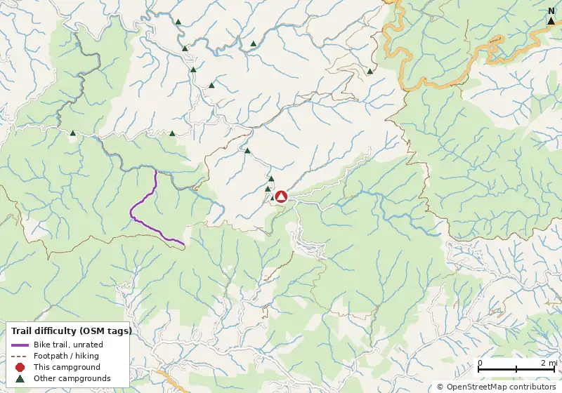 Map of roads, water and trails within about 5 miles of State Line Campground, with bike trails colored by their OpenStreetMap difficulty tags