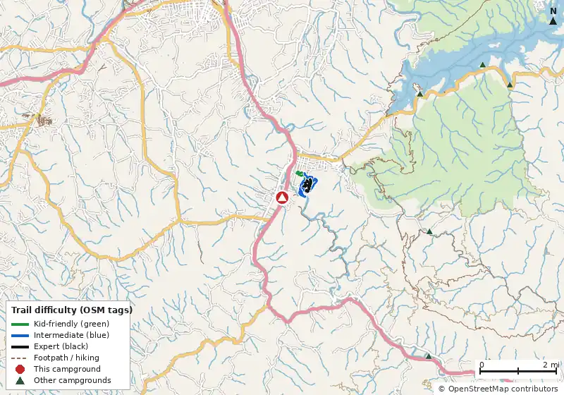 Map of roads, water and trails within about 5 miles of The Hamptons RV Park, with bike trails colored by their OpenStreetMap difficulty tags