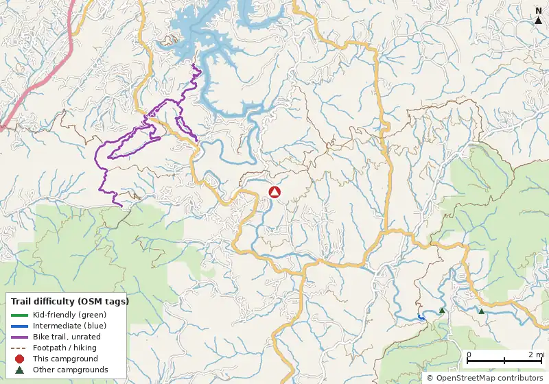 Map of roads, water and trails within about 5 miles of Toccoa River Sandy Bottoms Campground, with bike trails colored by their OpenStreetMap difficulty tags