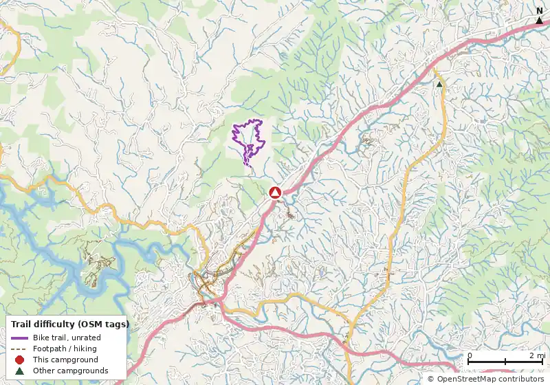 Map of roads, water and trails within about 5 miles of Valley River RV Resort, with bike trails colored by their OpenStreetMap difficulty tags