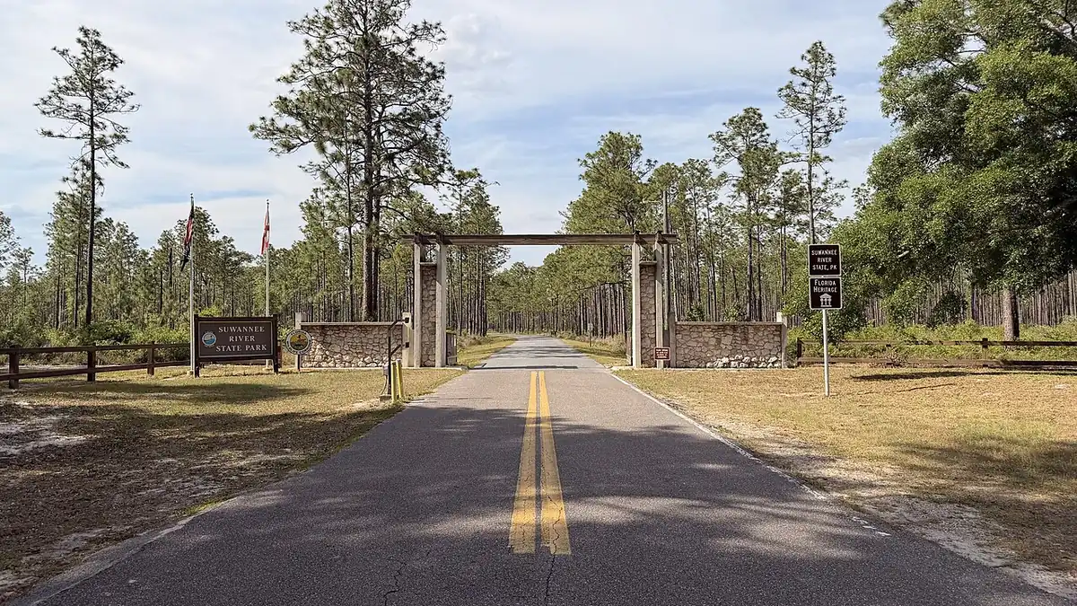 Suwannee River State Park: Park Gate